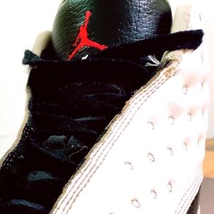 🔥🔥 Jordans Size 6 Youth White / Black 🔥